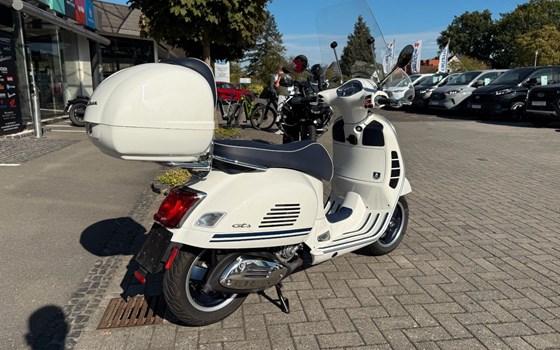 Gebrauchtmotorrad Vespa GTS 300 Yacht Club - Bild 3