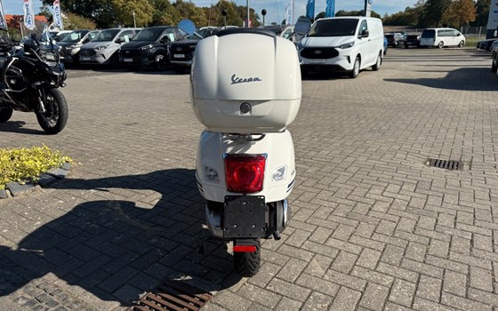 Gebrauchtmotorrad Vespa GTS 300 Yacht Club - Bild 4