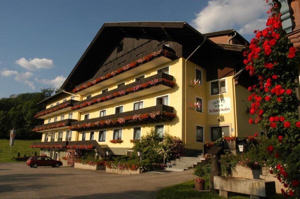Motorrad Hotel MoHo Gast-Hof-Laden Schneeweiss 