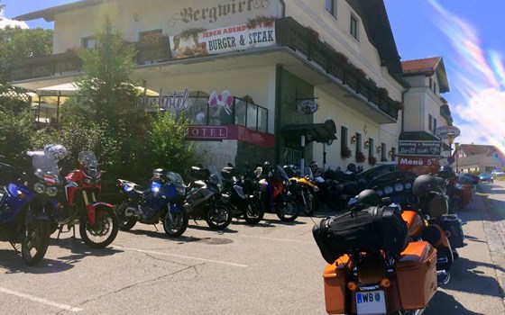 Bergwirt & Mohnhotel - Bild 1 Bergwirt & Mohnhotel - Bild 1