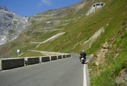 Motorrad Tour Pässe, Berge, Kurven bis zum...............
