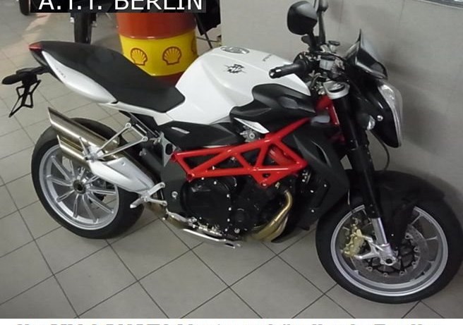 Das A.T.T.-Team ist mit MV Agusta  am30.4-05. bei der Saisoneröffnung auf der Spinnerbrücke 
