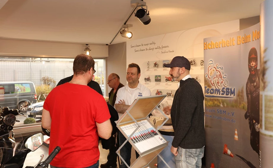 Honda Semmler - Glühweinparty 2017 Bild 10: Honda Semmler - Glühweinparty 2017