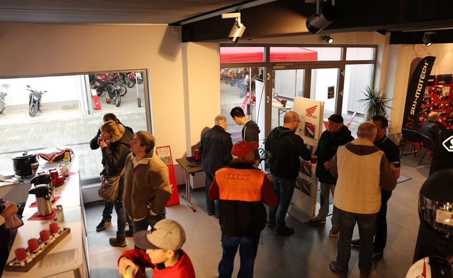 Honda Semmler - Glühweinparty 2017 Bild 3: Honda Semmler - Glühweinparty 2017