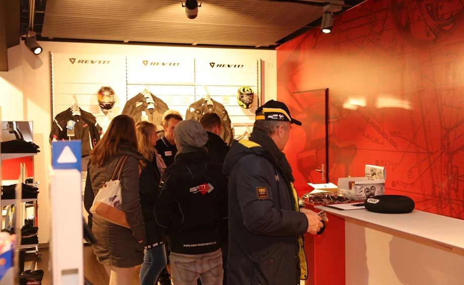 Honda Semmler - Glühweinparty 2017 Bild 7: Honda Semmler - Glühweinparty 2017