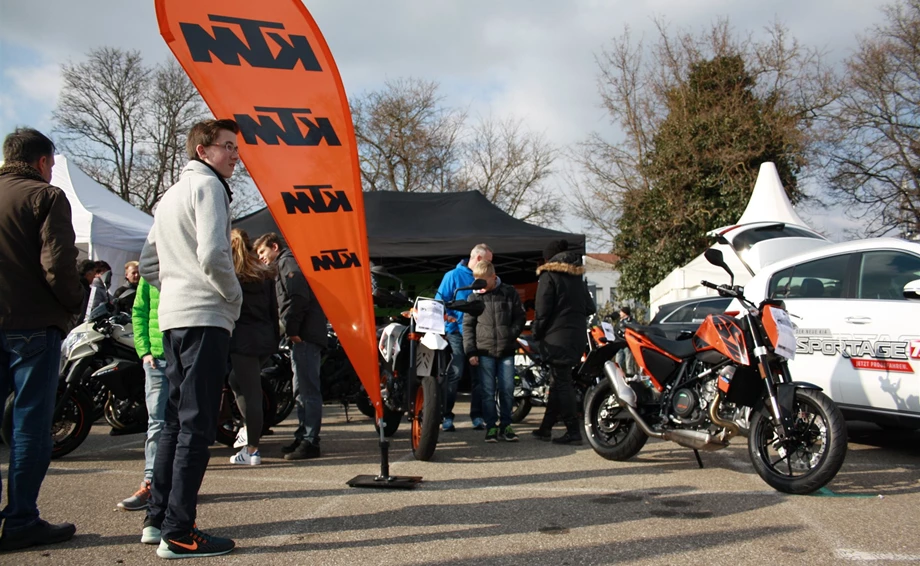 Auto & Motorradmarkt Pforzheim 2016 Bild 4: Auto & Motorradmarkt Pforzheim 2016
