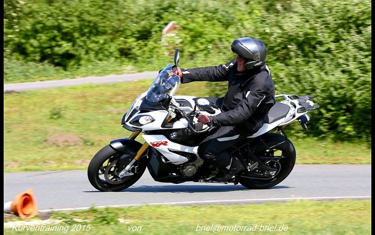 Kurventraining mit Motorrad Briel 