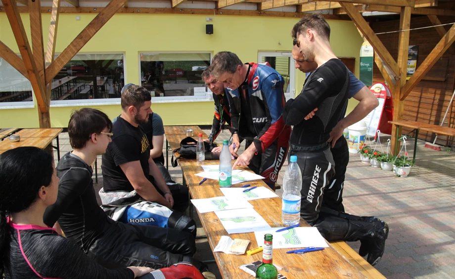 8. Kurventraining am Erzgebirgsring Bild 3: 8. Kurventraining am Erzgebirgsring