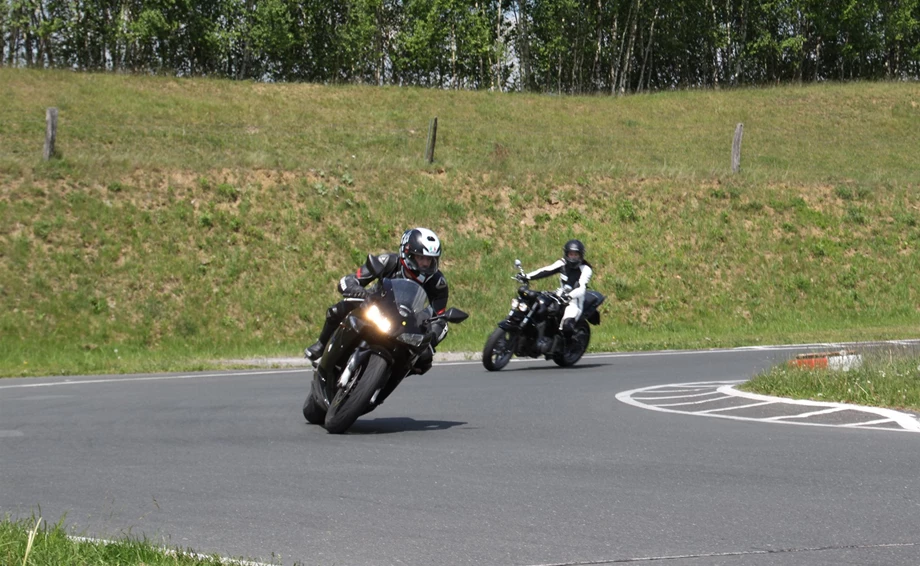 8. Kurventraining am Erzgebirgsring Bild 4: 8. Kurventraining am Erzgebirgsring