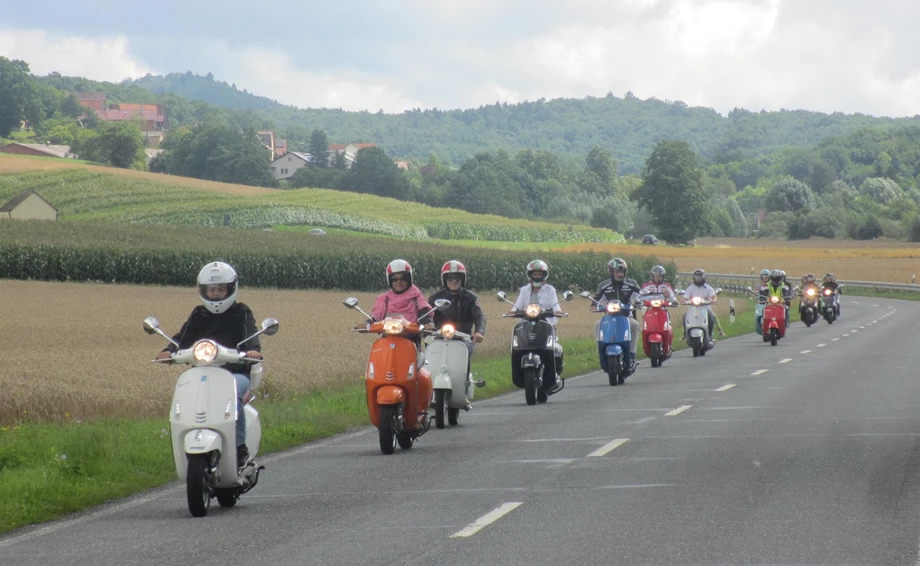 11. Vespa & Ape Treffen in Kaltenbrunn Bild 1: 11. Vespa & Ape Treffen in Kaltenbrunn
