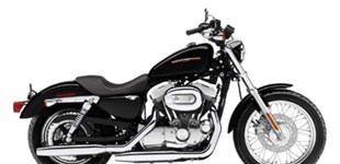 Harley-Davidson Sportster XL 883 L SuperLow 2005 vs Harley-Davidson Dyna Street Bob FXDB 2007