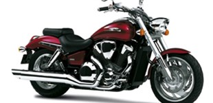 Honda VTX 1800 2005 vs Harley-Davidson Softail Street Bob 114 FXBBS 2022