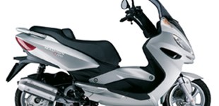 Malaguti Madison 250 2005 vs Vespa GTS 300 i.e. Super Sport 2017