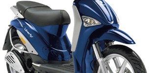 Peugeot Tweet 125 2010 vs Piaggio Liberty 125ie 3V 2005