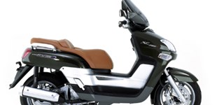 Yamaha Versity 300 2005 vs Piaggio X8 250 i.e. 2006