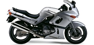 Kawasaki ZZR 600 2005 vs Honda CBR1000RR Fireblade 2009