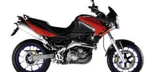 Aprilia Pegaso 650 Strada 2005 vs KTM 660 SMC 2006