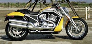 Triumph Bonneville Speedmaster 2024 vs Harley-Davidson V-Rod Street Rod VRSCR 2006