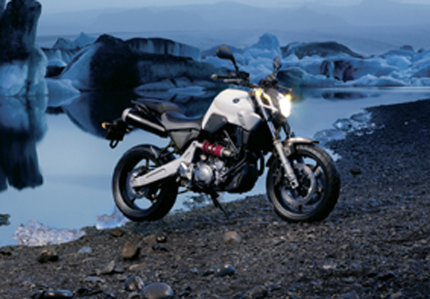 Motorrad Vergleich Yamaha MT-03 2006 vs. Online Pista 125 ABS 2021