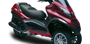 Piaggio MP3 400 2007 vs Piaggio Beverly 400 2011