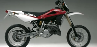 KTM 125 SX 2014 vs Husqvarna SM 125 S 2007 KTM 125 SX 2014 vs Husqvarna SM 125 S 2007