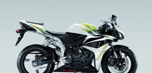 Yamaha YZF-R6 2005 vs Honda CBR 600 RR 2008