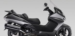 Suzuki Burgman 125 2008 vs Honda FES 125 S-Wing 2008