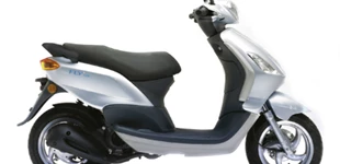 Piaggio Fly 125 2008 vs Piaggio Liberty 125 RST 2010 Piaggio Fly 125 2008 vs Piaggio Liberty 125 RST 2010