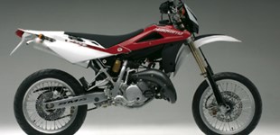 Husqvarna SM 125 S 2008 vs Yamaha YZF-R125 2019