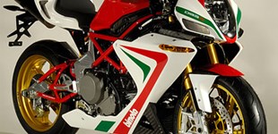 Derbi Senda DRD X-Treme 50 SM 2017 vs Bimota DB 5 R 2009