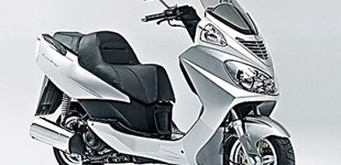 Honda Forza 125 2023 vs Daelim Freewing 125 2009