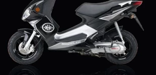 Yamaha Majesty YP125 2005 vs Kreidler RMC-G 125 Race 2009 Yamaha Majesty YP125 2005 vs Kreidler RMC-G 125 Race 2009