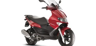 Gilera RUNNER 125 ST 2009 vs Piaggio Medley 125 S 2023