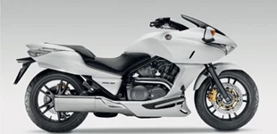Honda DN-01 2009 vs Honda CTX 700 N 2016 Honda DN-01 2009 vs Honda CTX 700 N 2016