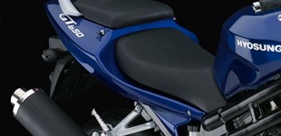 Hyosung GT 125 Naked 2009 vs Hyosung GT 650i Naked 2009