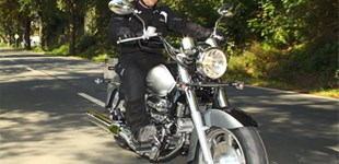 Hyosung Aquila GV 250i Cruiser 2009 vs Royal Enfield Meteor 350 Supernova 2021