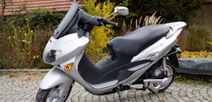 Electrack Adler 2009 vs Adly Hurricane 500 Supermoto 2013