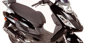 Vespa Primavera 125 Yacht Club 2020 vs Kymco Yager GT 200i 2009