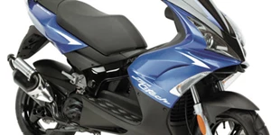 Peugeot Jet Force 50 C-Tech 2009 vs Aprilia Scarabeo 50 Street 2009 Peugeot Jet Force 50 C-Tech 2009 vs Aprilia Scarabeo 50 Street 2009