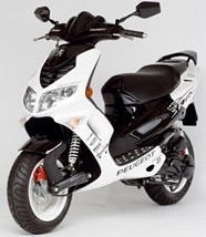Motorrad Vergleich Aprilia SR 50 R 2009 Vs Peugeot Speedfight 2 50 Motorrad Vergleich Aprilia SR 50 R 2009 Vs Peugeot Speedfight 2 50