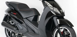 Kawasaki Z 300 2016 vs Peugeot Geopolis 125 RS 2009