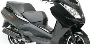 Peugeot Satelis 125 RS Premium 2009 vs Peugeot Satelis 125 2009