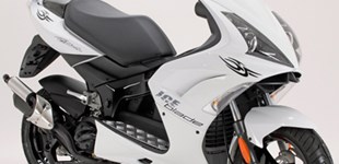 Peugeot Jet Force 50 Iceblade 2009 vs Peugeot Speedfight 3 50 2T AC 2017