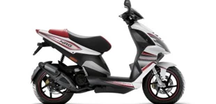 Piaggio NRG Power 50 DT 2T 2009 vs Aprilia SXR 50 2024 Piaggio NRG Power 50 DT 2T 2009 vs Aprilia SXR 50 2024
