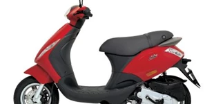 Peugeot Django 50 4T Sport 2023 vs Piaggio Zip 50 2T 2009 Peugeot Django 50 4T Sport 2023 vs Piaggio Zip 50 2T 2009