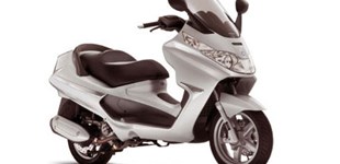 Suzuki Burgman 125 2021 vs Piaggio X8 125 Premium 2009