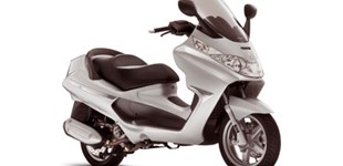 Daelim S300 FI 2015 vs Piaggio X8 250 Premium 2009