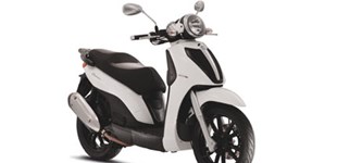 Piaggio Carnaby 300 i.e. Cruiser 2009 vs Honda ADV350 2022