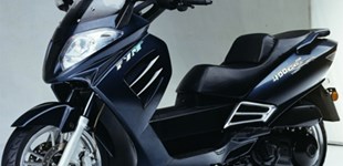 Sachs Quattrocento 2009 vs Yamaha DT 125 RE 2005 Sachs Quattrocento 2009 vs Yamaha DT 125 RE 2005