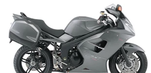 Suzuki GSX-S1000GT 2023 vs Triumph Sprint ST 2009 Suzuki GSX-S1000GT 2023 vs Triumph Sprint ST 2009